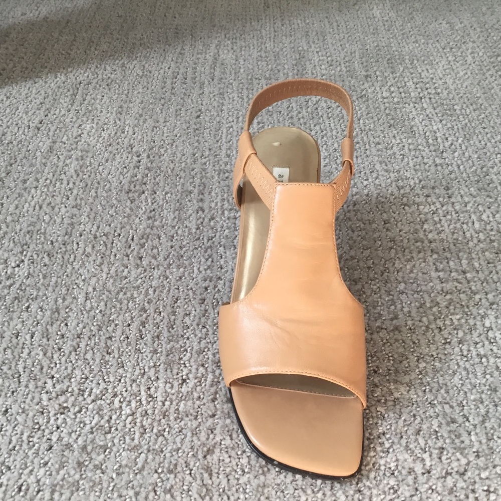 Ann Marino low heels 8.5 - never worn